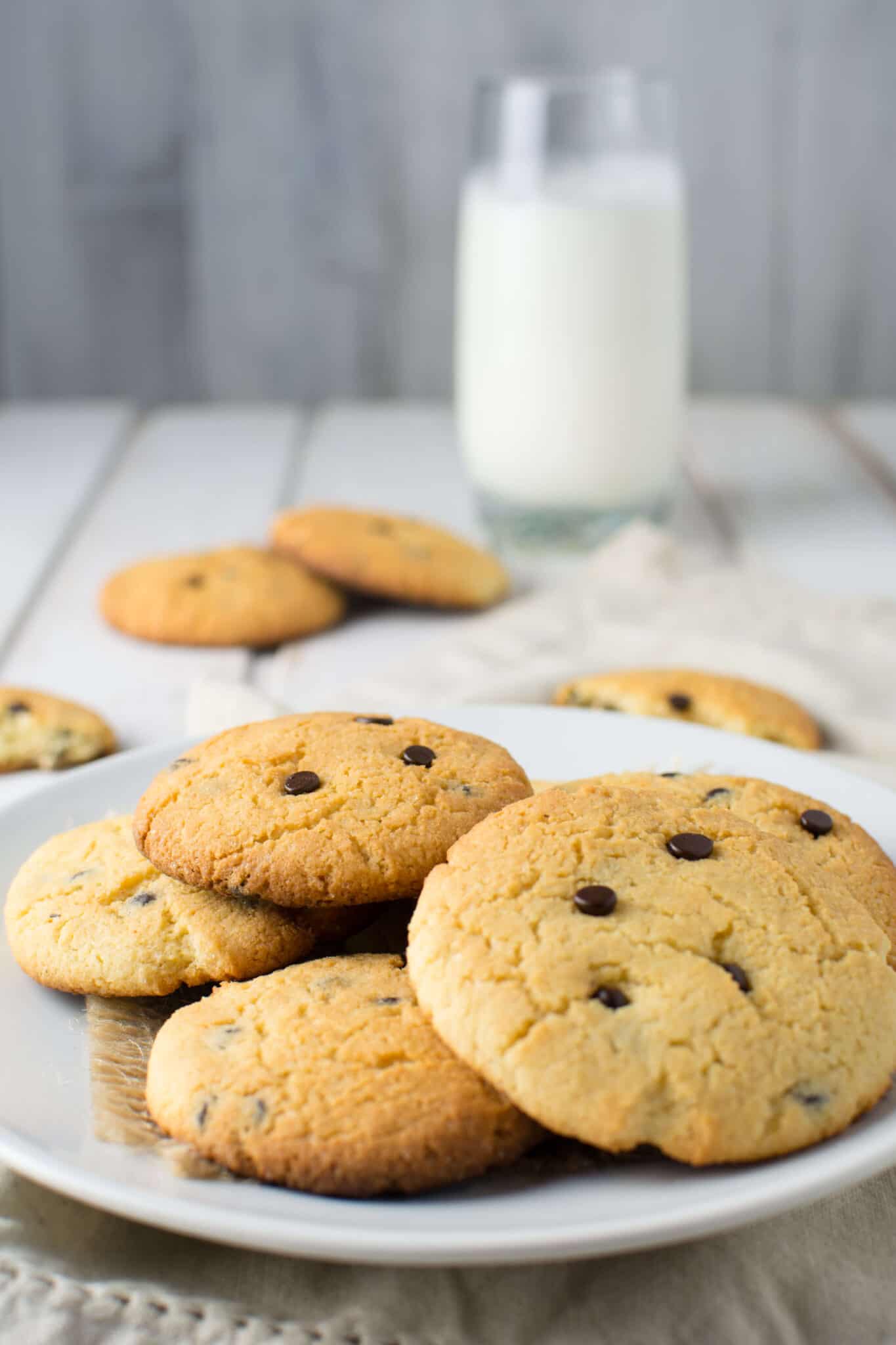 Keto Chocolate Chip Cookies With Xanthan Gum - Oh So Foodie