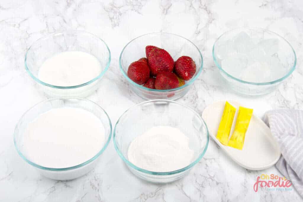 ingredients for low carb strawberry smoothie