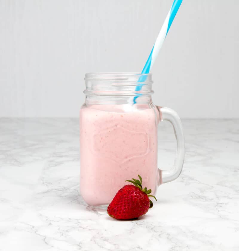 Keto Strawberry Smoothie With Coconut Milk (Just 5 Ingredients!) Oh