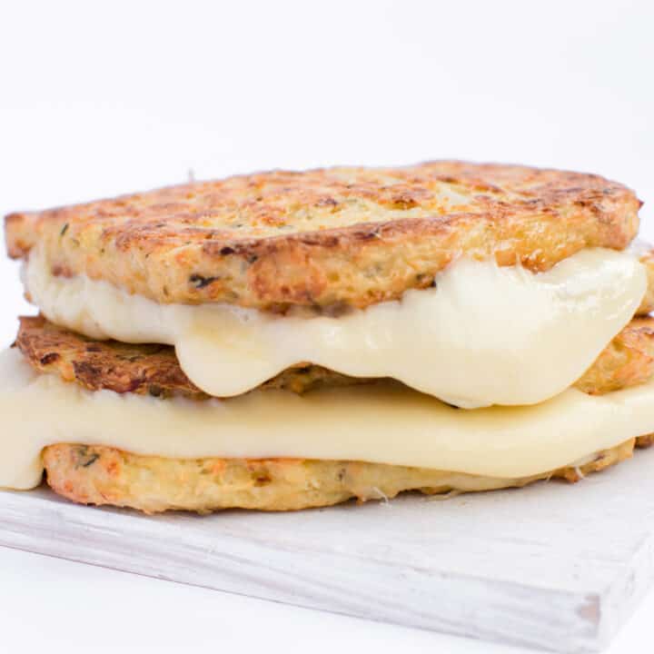 Keto Grilled Cheese Made With Cauliflower Bread 5 Ingredients Oh So Foodie